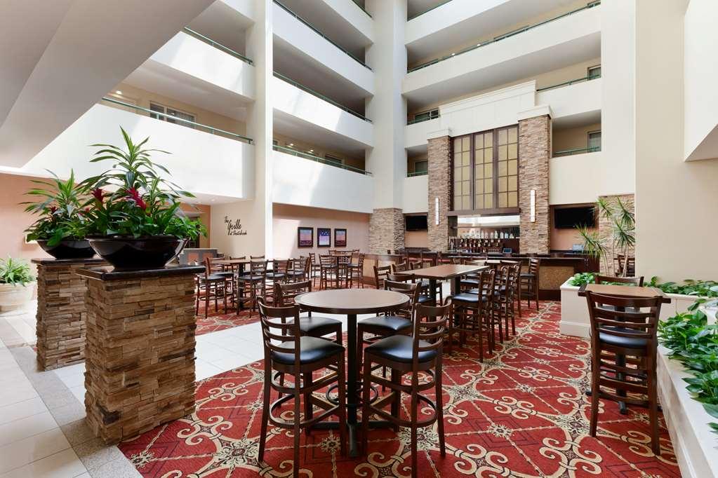 Embassy Suites By Hilton Philadelphia Valley Forge واين المطعم الصورة
