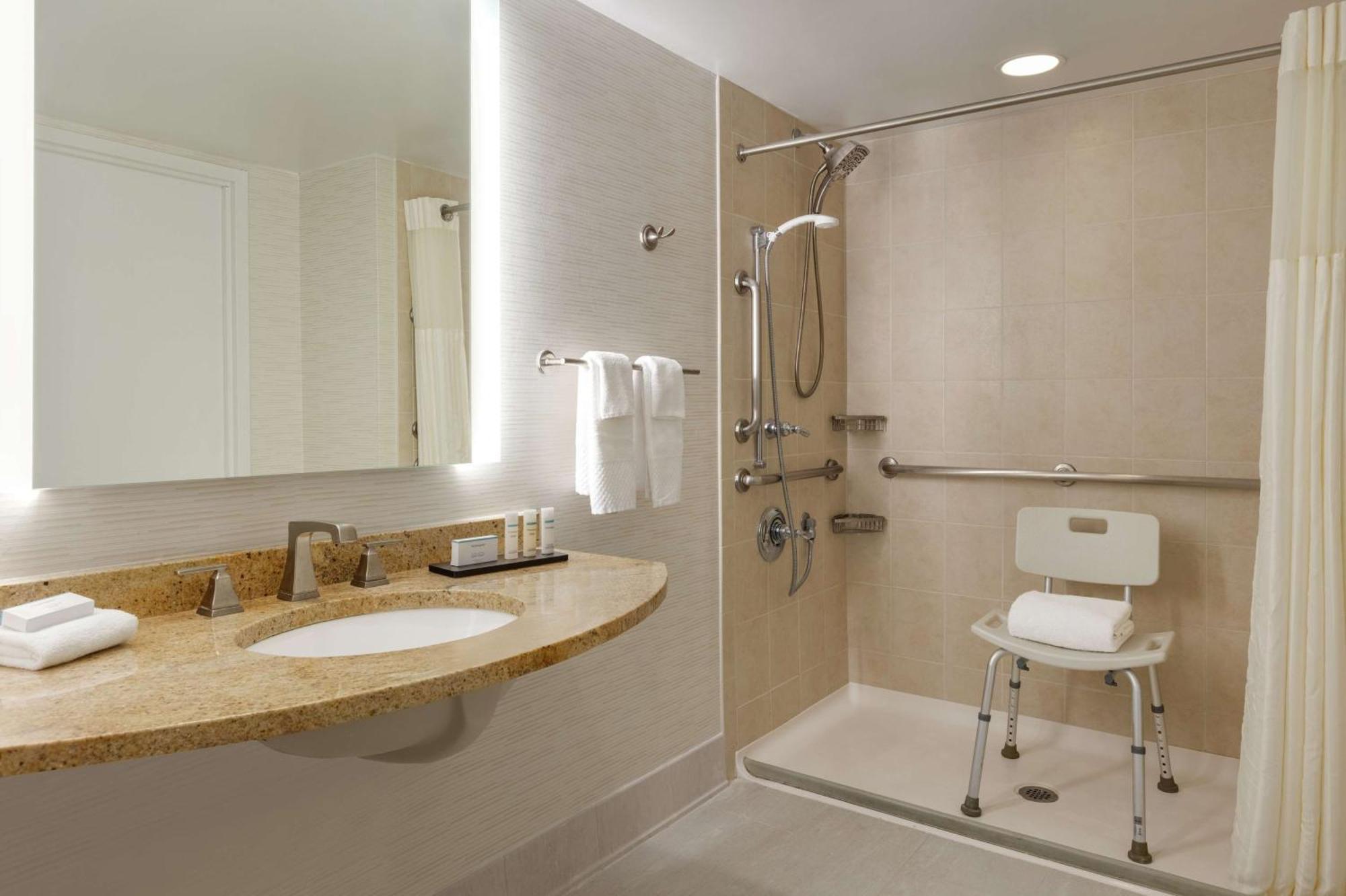 Embassy Suites By Hilton Philadelphia Valley Forge واين المظهر الخارجي الصورة