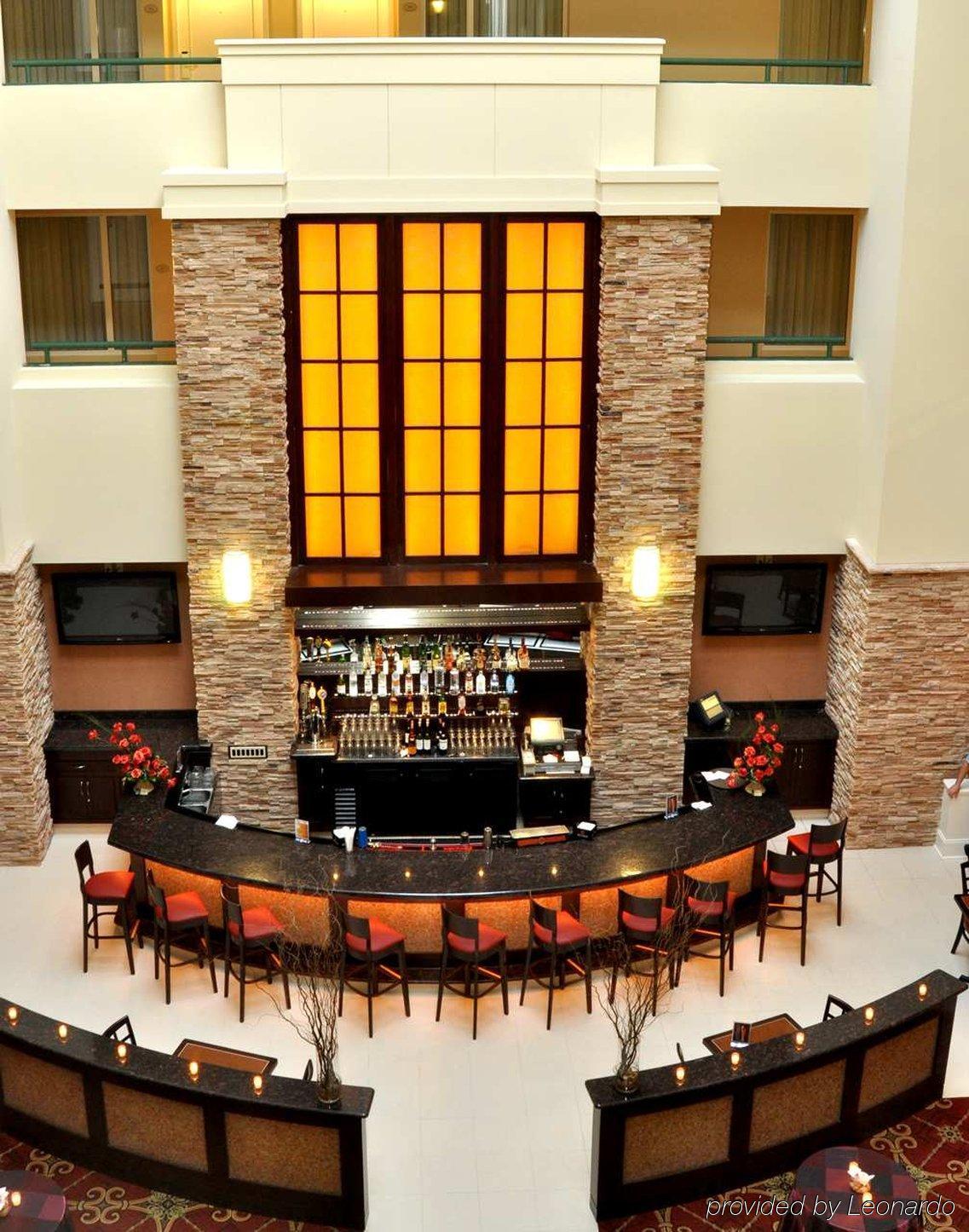 Embassy Suites By Hilton Philadelphia Valley Forge واين المطعم الصورة