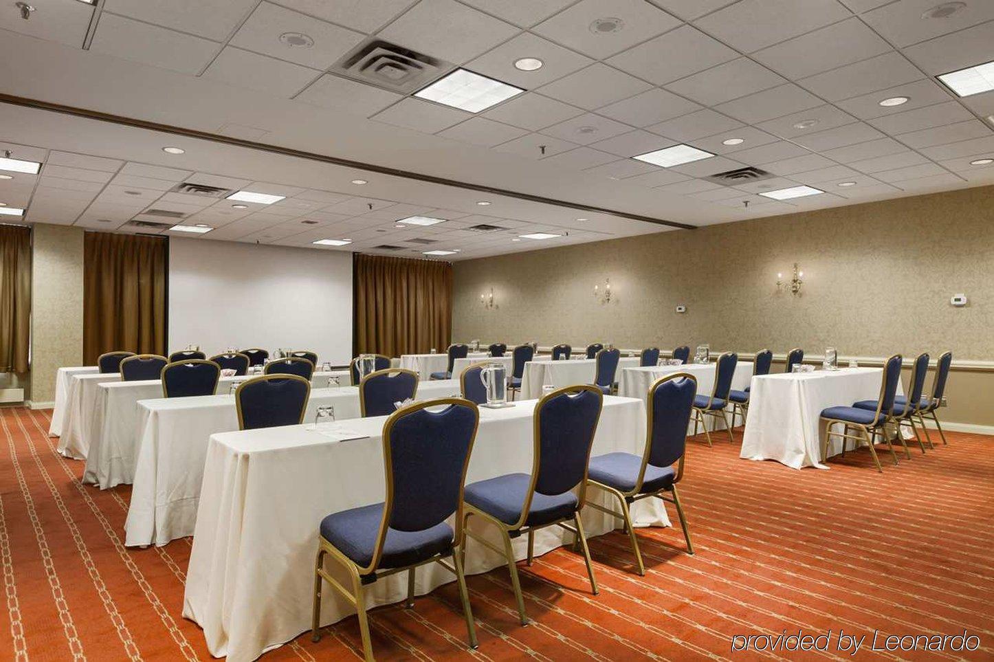 Embassy Suites By Hilton Philadelphia Valley Forge واين الاعمال الصورة